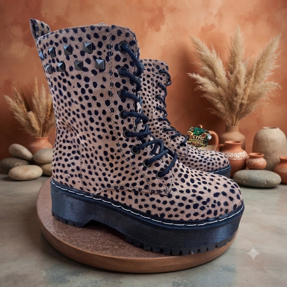 Unionbay Kiwi Cheetah Print Platform Combat Boots Studded Tan Black 6M UOKIW01